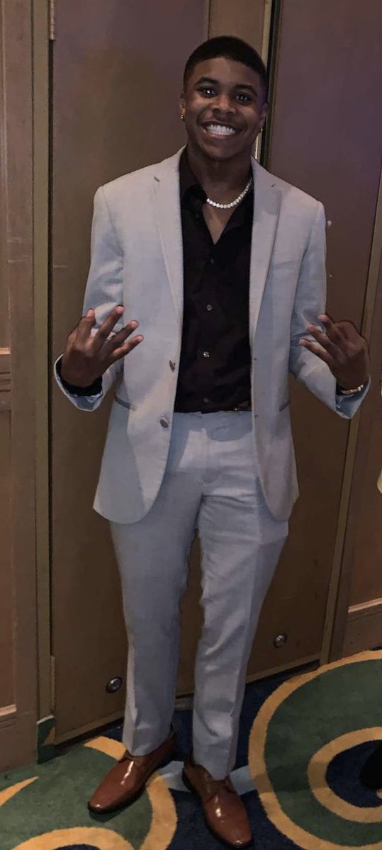 Flores06B's tweet photo. I really lost a brother 💔 I never met someone so serious yet so funny 😂 , you had no hate in your heart, you always tried to find peace in everything in your life, this is never gonna sit well with me but Rest In Peace Bro 🖤💉🕊 #LLB https://t.co/dMmkZwyHT2
