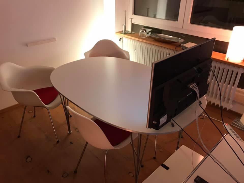 Berndloeffler's tweet image. Die #VirtualDinner Gäste aus NRW und aus Würzburg sind wieder weg. Danke für anregende Gespräche und Diskussion per WhatsApp und per Apple TV 😎👍🔝‼️