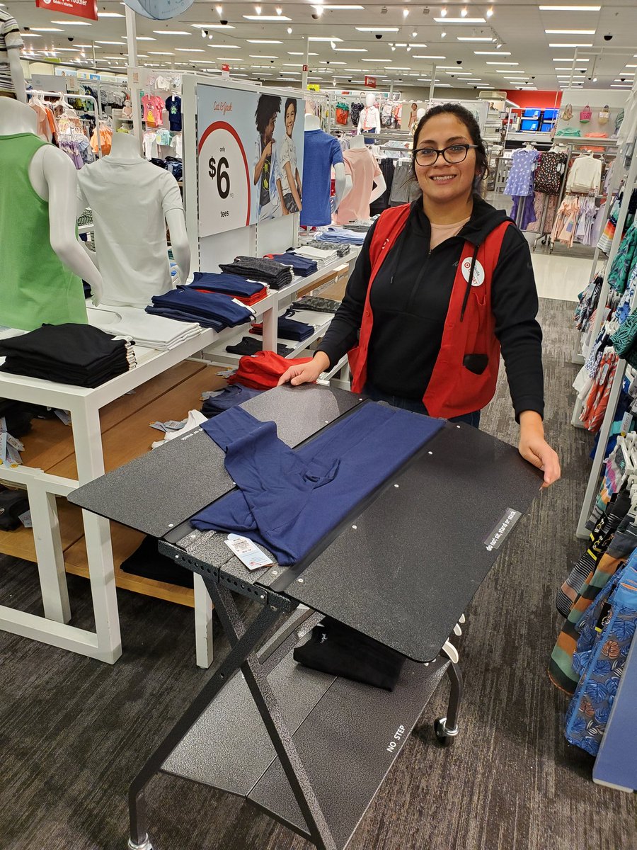 SDickinson89's tweet image. Style standards slow down for no one!! #StyleConsultant Claudia utilizing the folding boards to create crisp folds in #KIDs #Stylefordays #Yubagressive #BrandStandards #Foldingstandards #KidsExpert @KyleTGT1 @salamlazkani @tracyacurry1 @DanielleChenier