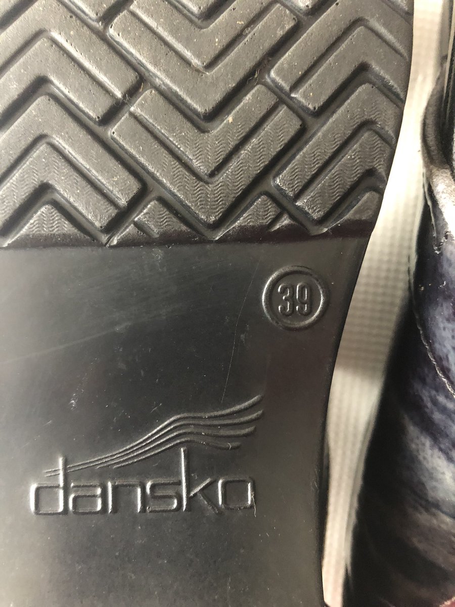 jdchurch1998's tweet photo. Free Dansko’s to any medical professional! Size 39 (8.5-9 women’s US). I will ship them (also free) Monday. Used but still have plenty of shifts left in them. Inspired by @pulte and @JeffreeStar. #fliplife #flipforgood https://t.co/WOvA77PD4w