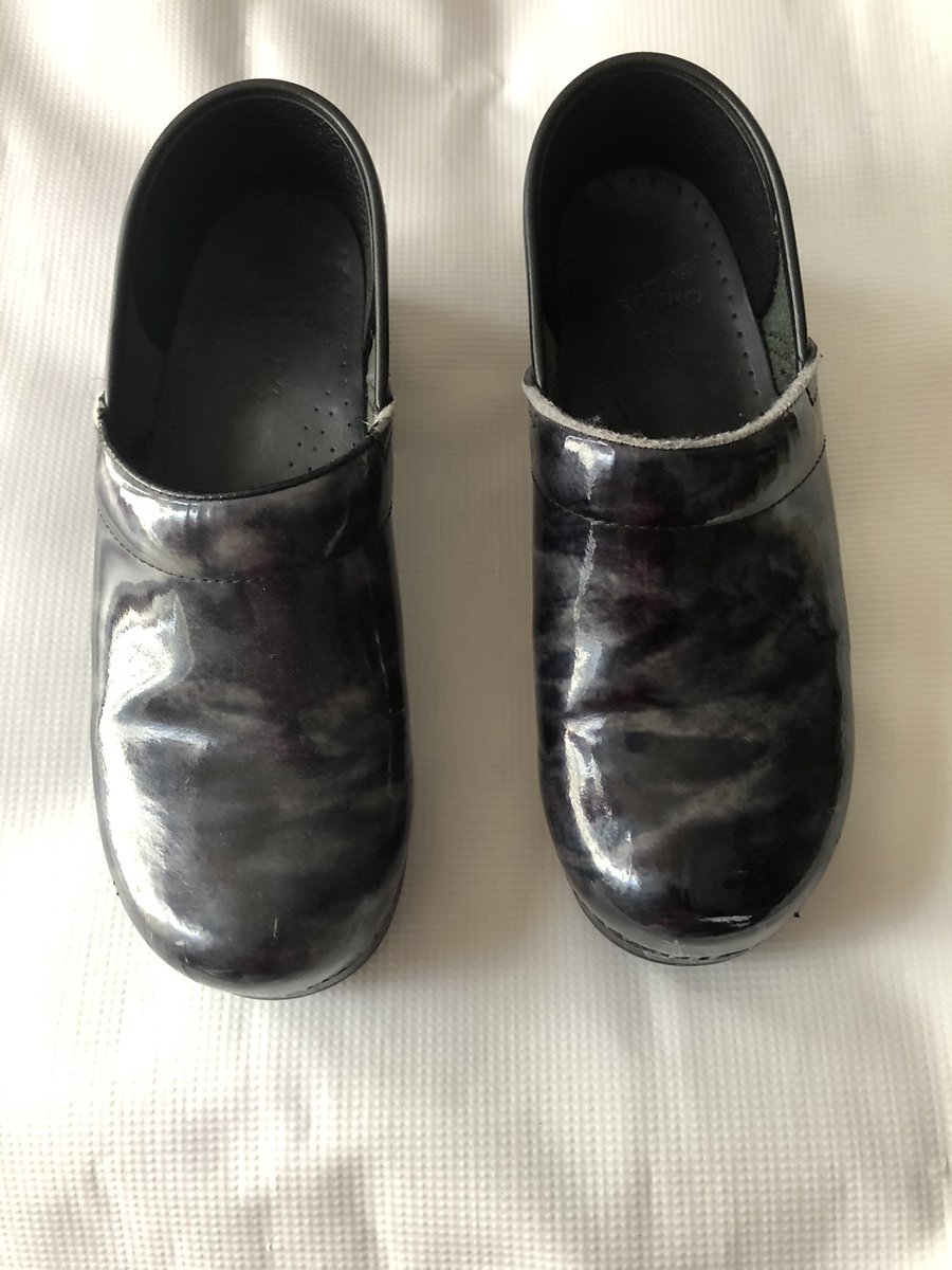 jdchurch1998's tweet photo. Free Dansko’s to any medical professional! Size 39 (8.5-9 women’s US). I will ship them (also free) Monday. Used but still have plenty of shifts left in them. Inspired by @pulte and @JeffreeStar. #fliplife #flipforgood https://t.co/WOvA77PD4w