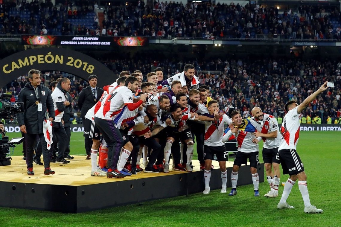 Decí whiskyyyyy !!!!
Subí una selfie con la camiseta del campeón.
⚪🔴⚪📸😀🏆
#riverplate #riverplatense #riverplateoficial #elmonumental  #vamosriver #daleriver #somosriver #EstoEsRiver #ElMasGrandeLejos #carp #soyderiver #riverespasion  #RiverCrece #SomosElFuturo