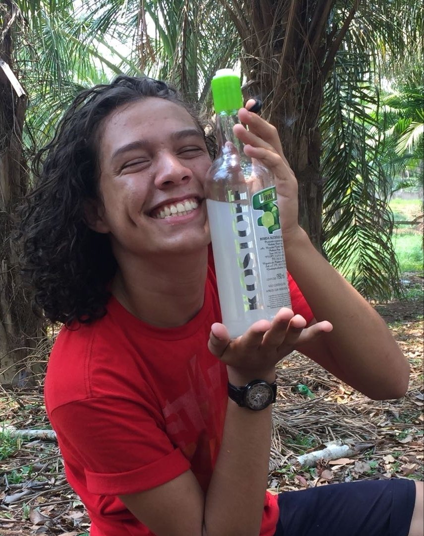 reymirlo's tweet photo. #pingaawards cachaceiro é quem fabrica pinga, eu sou só consumidor https://t.co/758FySkCIW