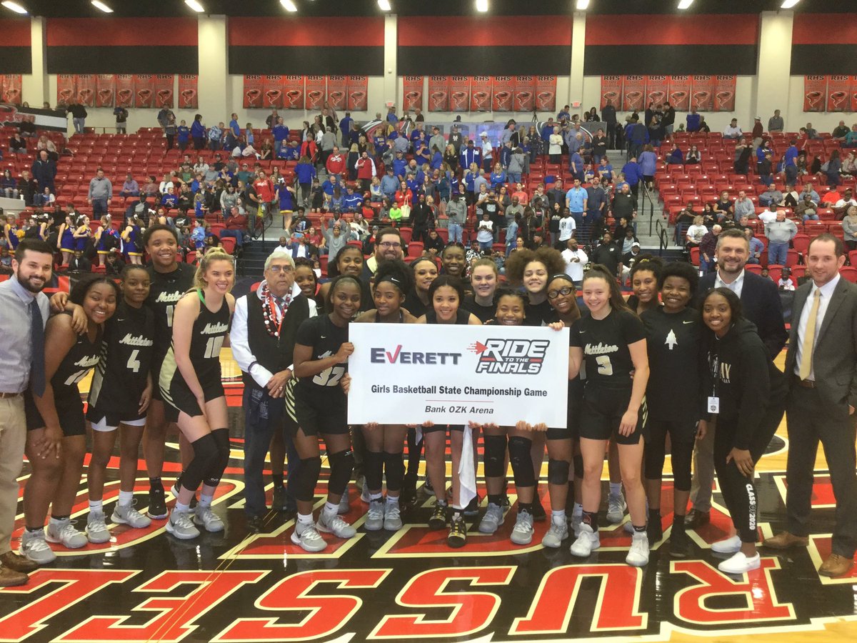 CLiv3402's tweet photo. Challenge accepted. 

I was nominated by @LawyerGreg405 Once you are nominated you have 24 hours to respond or you donate $20 to local charity. You then nominate 4 coaches. You have to post a picture of you coaching. @vbladypointers @EPCCoachJWill @EPCCoachJWill @Grainwater https://t.co/d8TUlNY8Tb