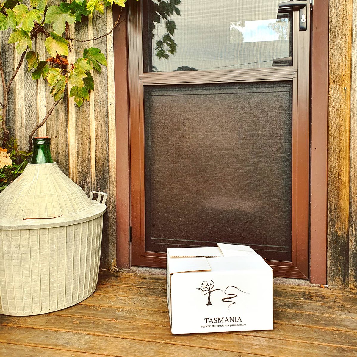 Even though we had to close our cellar door, the upshot is that we can still come to YOUR door 🙂
Hop to (excuse the easter pun) our website and check out our fabulous range of wines and cider.
#onlineshop #shoplocal #tasvegas #coolclimatewines #winelovers #tamarvalleywine