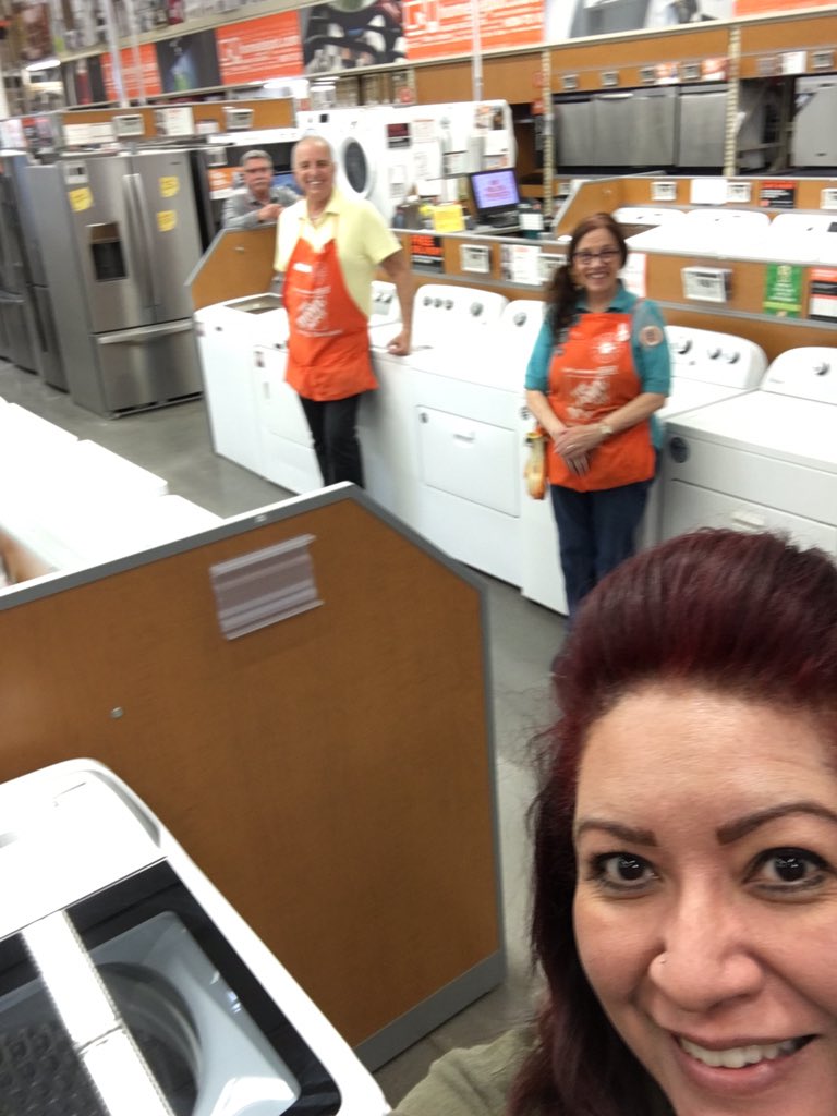 LucindaSweetBee's tweet photo. Yesterday was my last day at 404 and I just want to say thank you for everything!  I loved being a Specialty DH there and I had a great team of specialists. I’m going to miss you all! https://t.co/1VMIf9REwk
