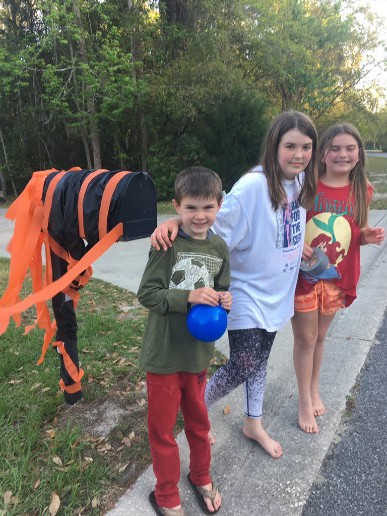 stephlari's tweet photo. @glynnschools Ready for our SME parade!!! #sandpipers https://t.co/6m9sqWZeL8