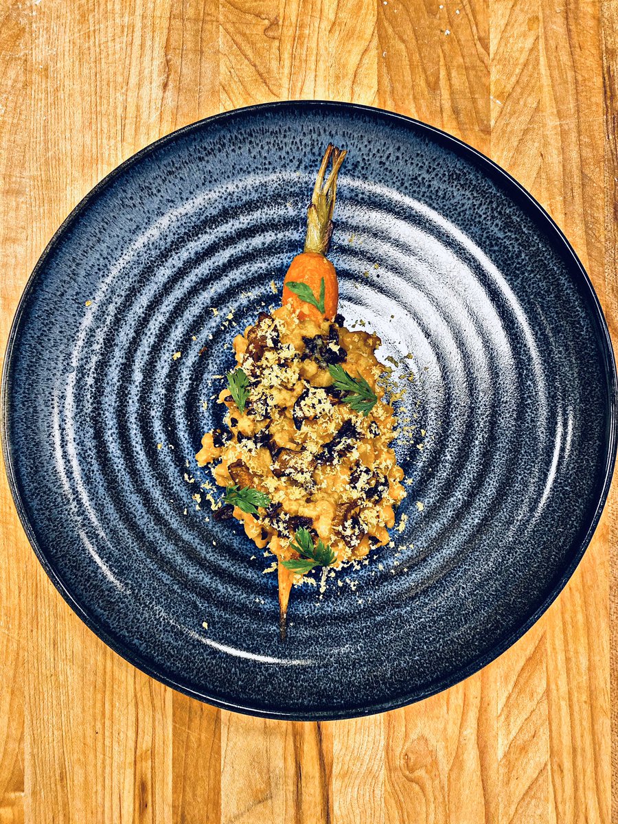 ChemyTheGreat's tweet photo. Farro Risotto: Heirloom Carrot: Wild Mushrooms: Cured Yolk
#truecooks #foodlover #food #foodie #foodporn #foodstagram #chef #cheflife #chefs #kitchenlife #kitchensavage #cooking #foodaddict #foodiegram #chefsroll #tasty #atlantapersonalchef #personalchef #privatechef https://t.co/L7I50atbSY