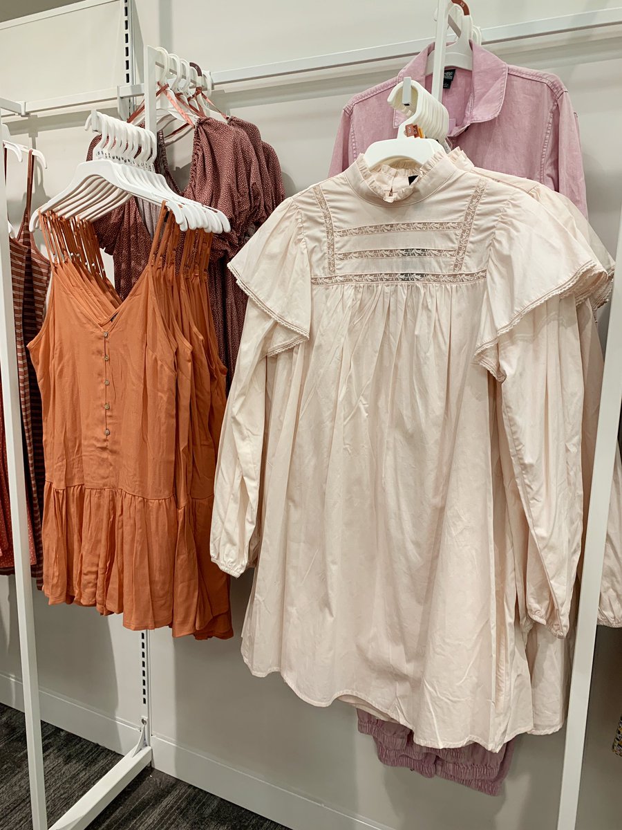 MeghanMccants's tweet photo. Team Lead Kim did a fabulous job with this color story in Wild Fable! I love seeing the talents of my trainees unfold during our time together. #vmstandards #myfavorite #color @Menswear_Mike https://t.co/250JAJNXaQ