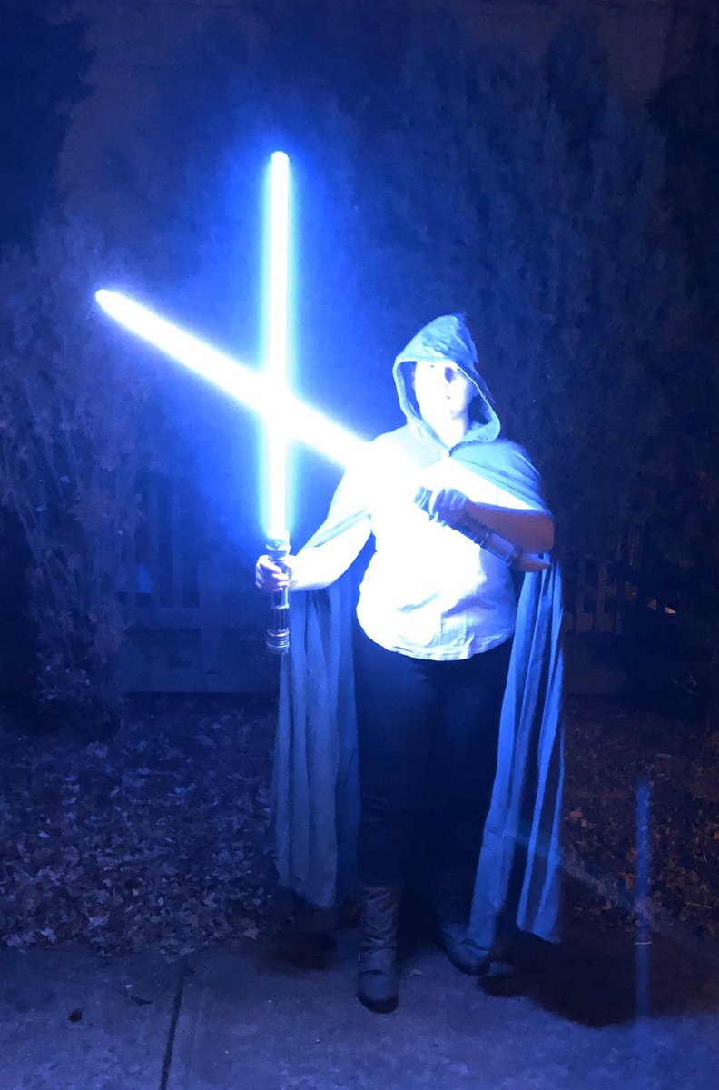 SWGEDiscord's tweet photo. From Discord and Tumblr User stars-oath!

#LightsabersAtHome #ShareTheForce 

Join us! 

.@starwars @WaltDisneyWorld @Disneyland @laceygilleran @FanthaTracks @RBatSWNN https://t.co/eicCvMABGS