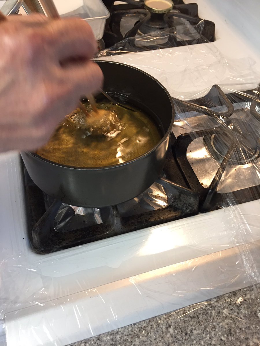 synonyme's tweet photo. Discussing COVID when I'm not at work is getting me all worked up 😤😢😑☹️🥴 so I'm done with that for today. Here are my bored parents making #tinycute quarantine malasadas: https://t.co/ZbTGNtP1di