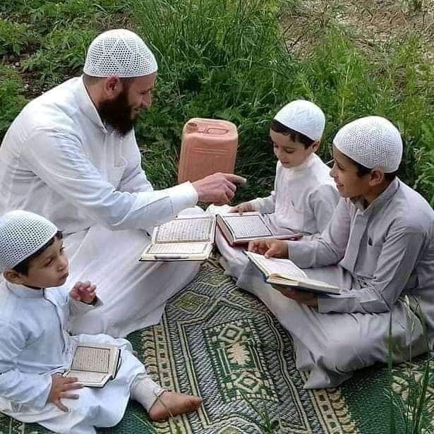 RaahiEem's tweet photo. 💕Asalamo Alaikum💕
हर मुसलमान मर्द और औरत पर इल्म दीन का सिखना फर्ज़ है
मतलब ये कि इतना इल्म सिखना लाज़ीम है जिससे हलाल और हराम मे फर्क़ कर सके https://t.co/bMP2MdbGlm