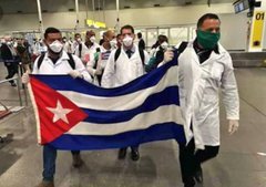 urrutia_guevara's tweet photo. Quien dijo que el mundo está perdido, #CubaSalvaVidas, va ofreciendo el corazón. https://t.co/P0egGewd84