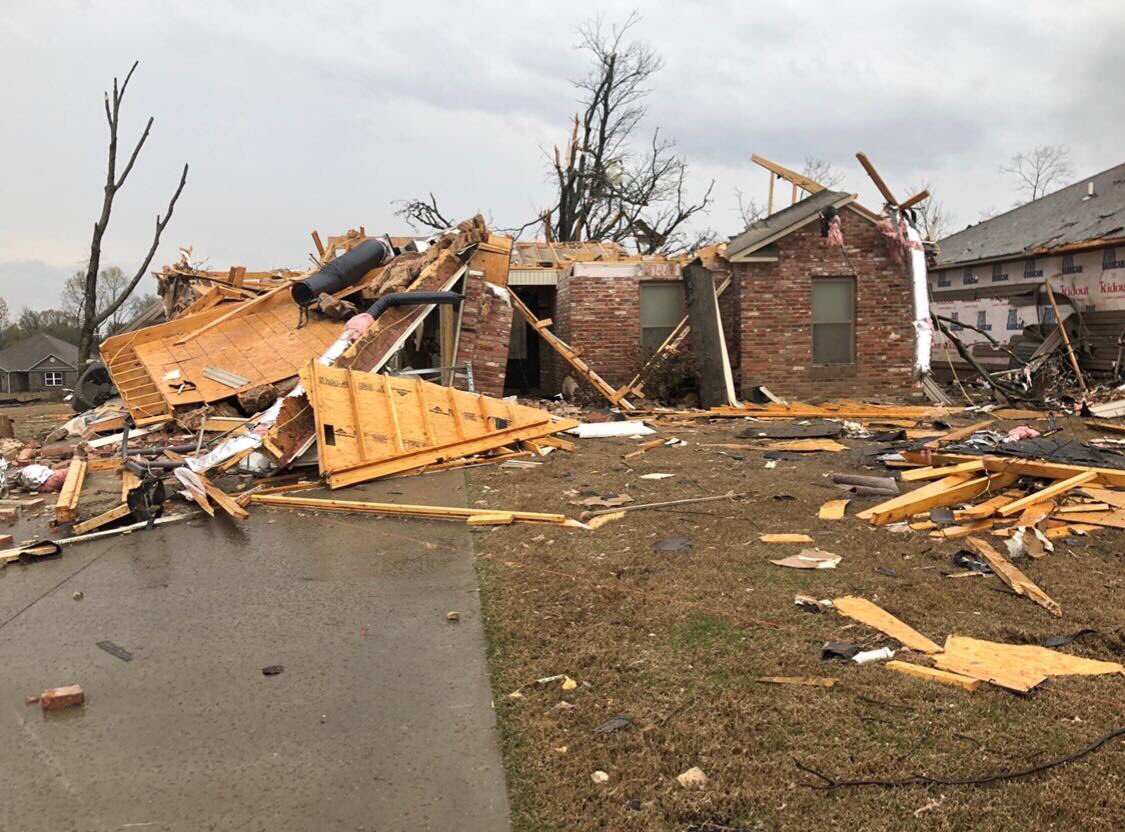 Last night we told you how Dr. Jared Burks has been living apart from his wife Alyssa and their son Zeke in Northeast Arkansas while he treats patients with #COVID19. 

Today, the Burks’ home was destroyed by a tornado. They’re all safe.

Times are tough. #prayforjonesboro