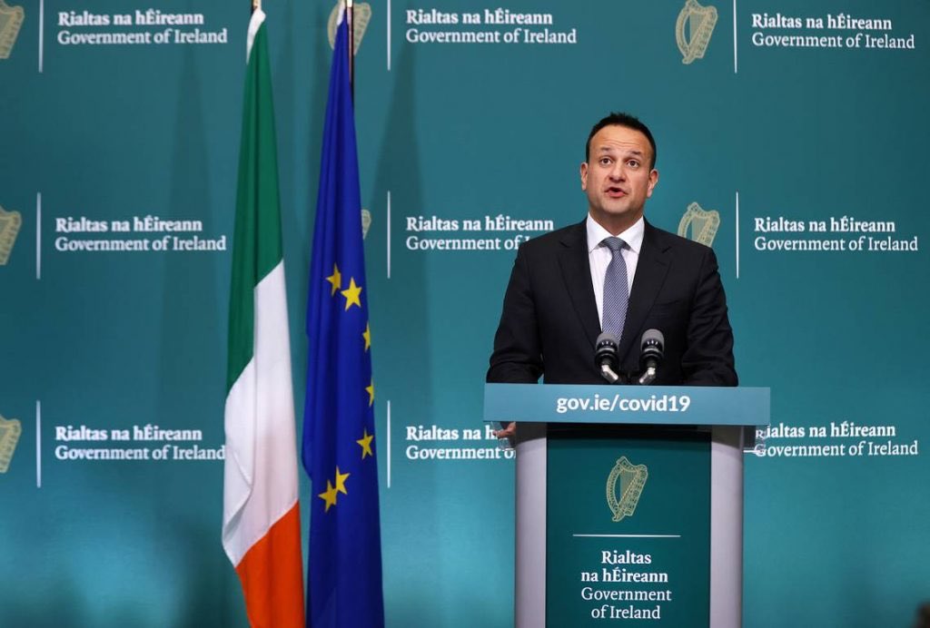 AquiLoMire's tweet photo. El ejemplo de Irlanda para el mundo: declara públicos todos los hospitales privados mientras dure la pandemia. https://t.co/pnMdUsk1CL