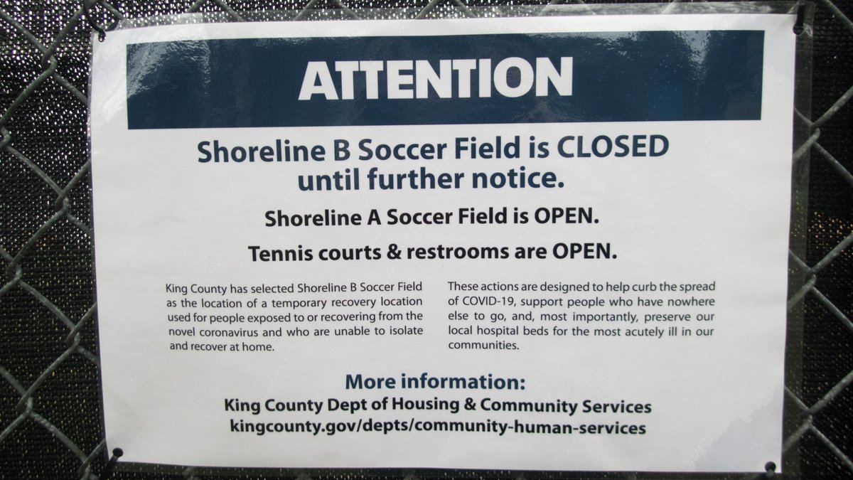 FeyalaCat's tweet photo. Looks like the field hospital they've built in the soccer field nearby added a second building https://t.co/UQzN72AbDV
