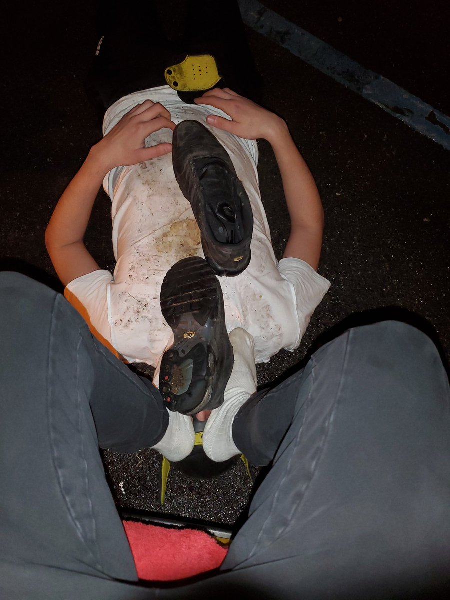 pabz64123852's tweet photo. La meilleur odeur des chaussette du boss https://t.co/K6oM1hLGdy