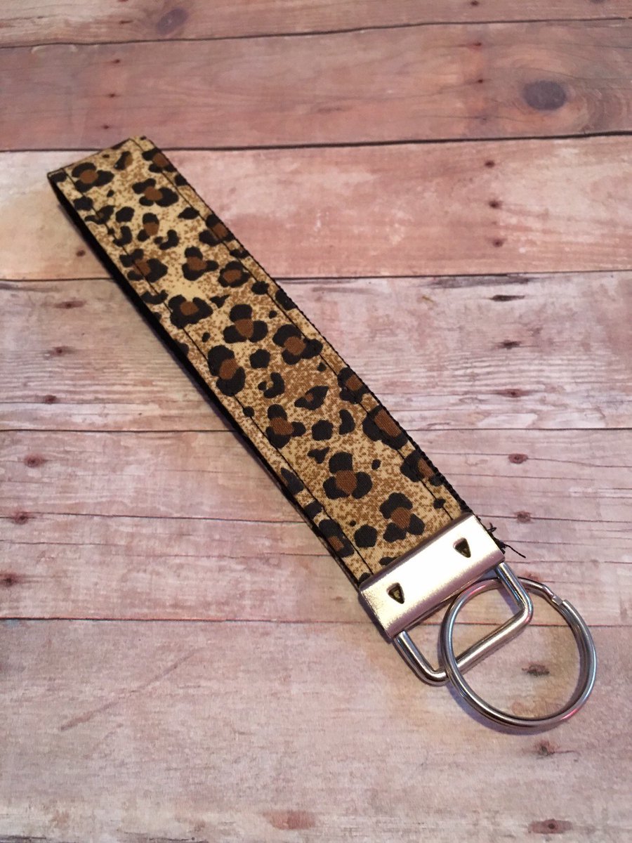 KingdomShop7's tweet image. Excited to share this item from my #etsy shop:  #keychain #wristkeyholder #keylanyard #giftideas #wristlet #boost_network etsy.me/39ss6Ma