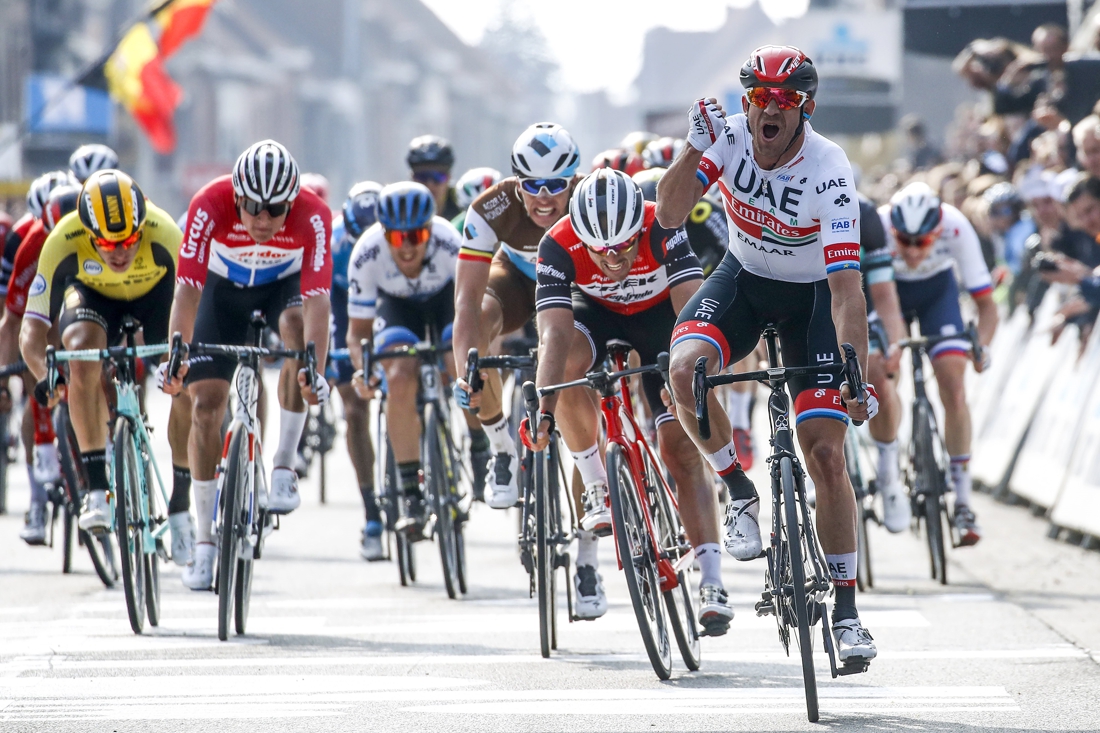 nieuwsbladsport's tweet photo. Hoe jammer: dan is Gent-Wevelgem eindelijk af en kan de koers niet doorgaan https://t.co/WEBRWZq63X https://t.co/R0GAAoFRWH