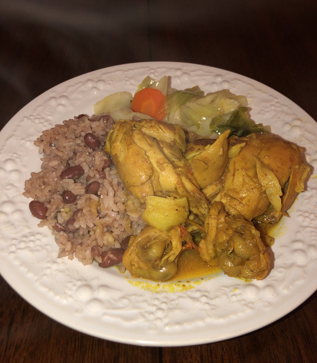 ummm_jaay's tweet photo. Curry Chicken, Rice & Peas, and Cabbage🤩🤩🇯🇲 #foodislife #goodeatsbyjay https://t.co/ZfuB9gbEaK