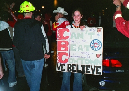 laine_ca's tweet photo. @commie22 @NHLFlames There was a great community of hockey fans on the Red Mile through out that '04 run. (I didn't have very good camera gear back in 2004) https://t.co/x7QP9u8y3i