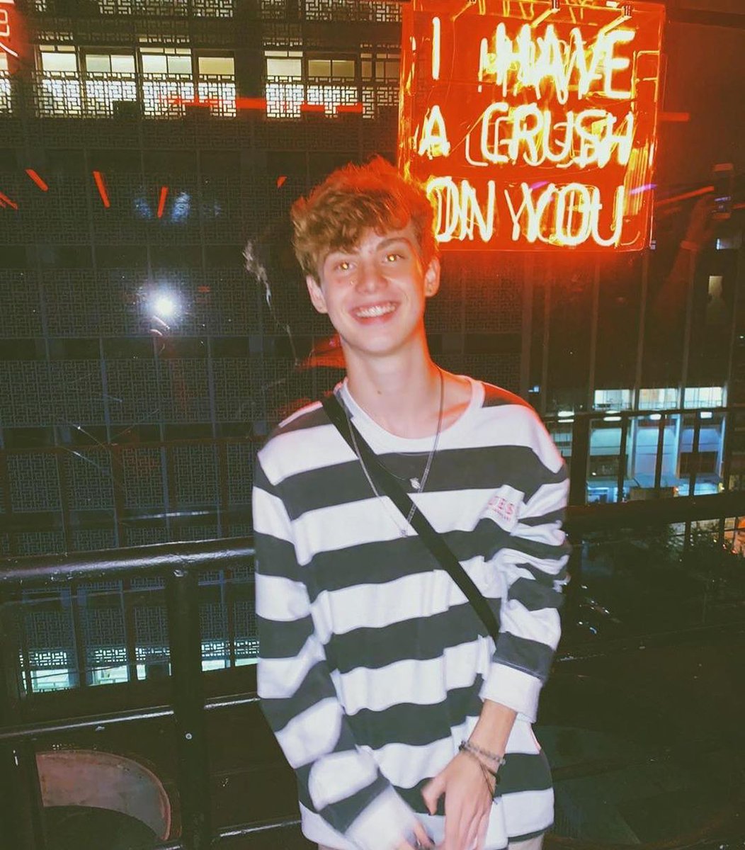 patiestn's tweet photo. ı hαve α crush ın чou. #timetravelparty https://t.co/fCfMZxYM5b