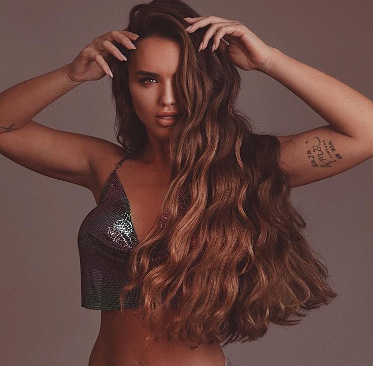 Quem acompanha a Rafa desde o começo, sabe que ela é essa pessoa incrível que vocês veem todos os dias na televisão. Ela é única, e tem uma fé inacreditável. <a href="/rafakalimann_/">Rafa Kalimann</a> entenda que você é TUDO pra mim 💖 #BBB