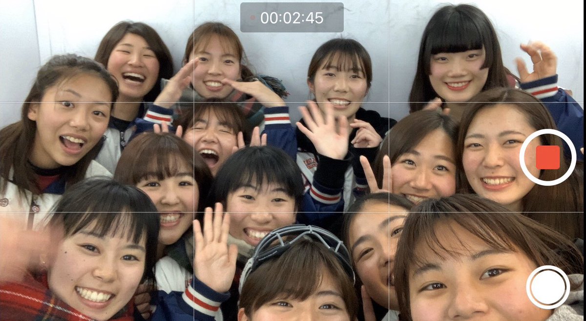 kclax2019's tweet image. おはようございます！
女学院ラクロス部の良さの１つ☝️
それはこの写真の通り、学年関係なく仲が良いところです👭💕
写真は1・2回生のベイビー会、3・4回生のシニア会の様子です🤗✨
ラクロス部に入らなきゃこんな出会いはありません！

#春から神戸女学院大学