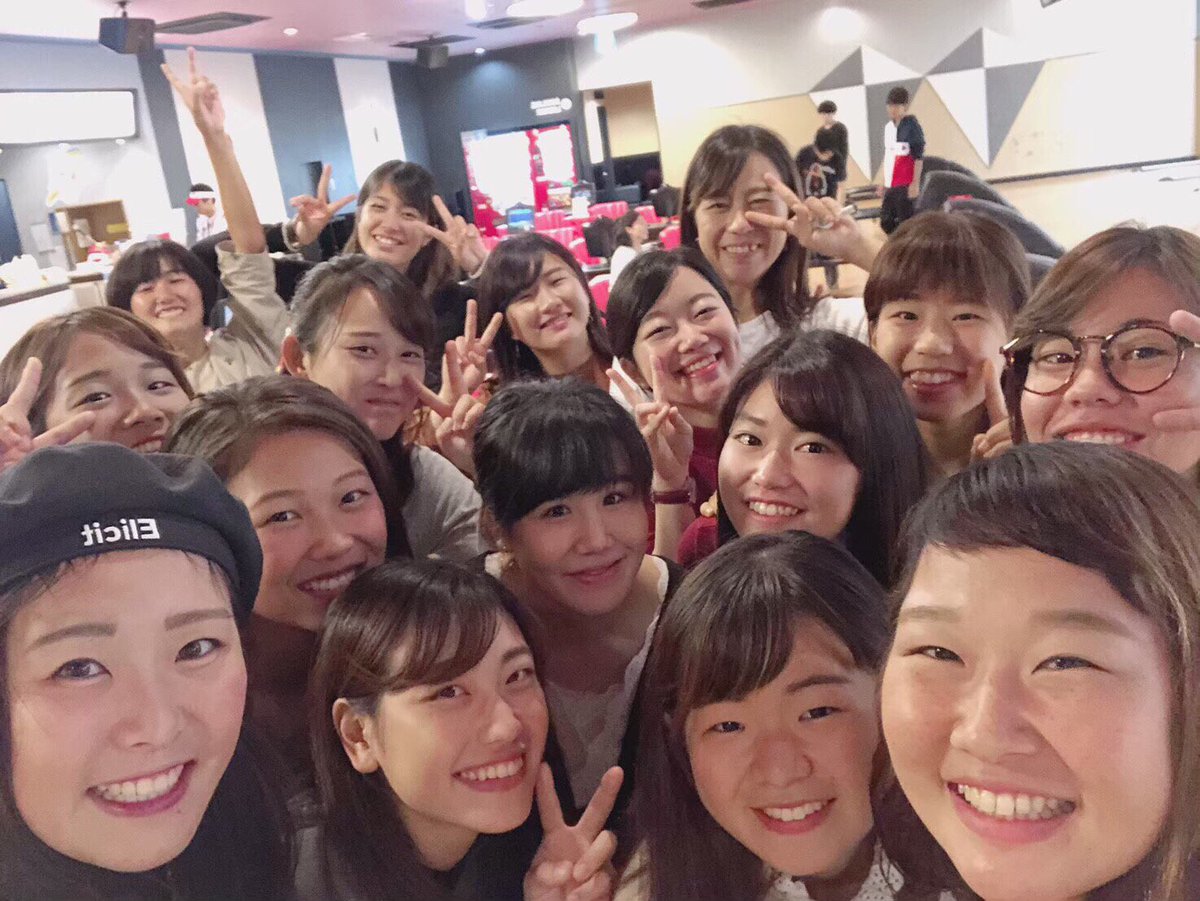 kclax2019's tweet image. おはようございます！
女学院ラクロス部の良さの１つ☝️
それはこの写真の通り、学年関係なく仲が良いところです👭💕
写真は1・2回生のベイビー会、3・4回生のシニア会の様子です🤗✨
ラクロス部に入らなきゃこんな出会いはありません！

#春から神戸女学院大学