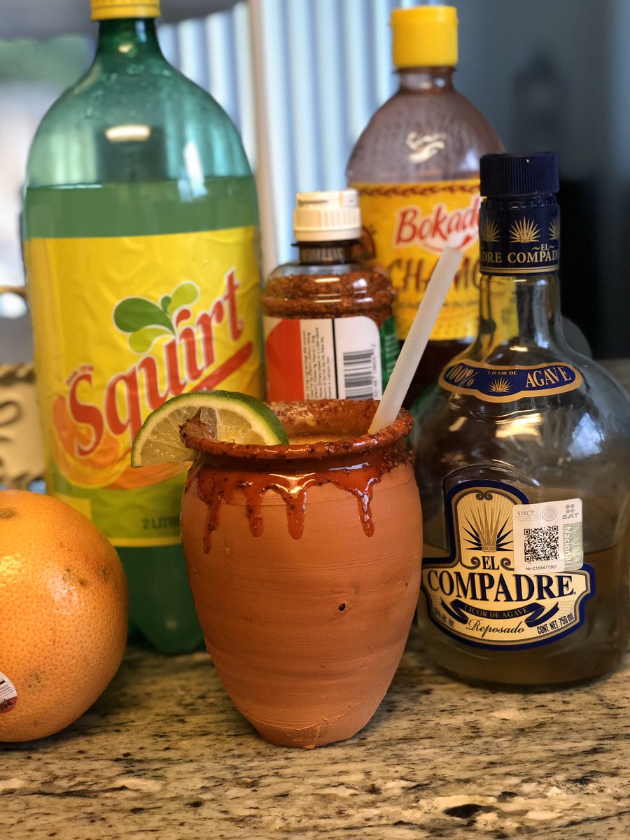 mizzguzman23's tweet photo. @iluvsarahii and @slitherysebas  made me do it 🤷🏼‍♀️🤷🏼‍♀️ quarantine and chill #QuarantineAndChill #cantarito https://t.co/cNCmT9u8UT