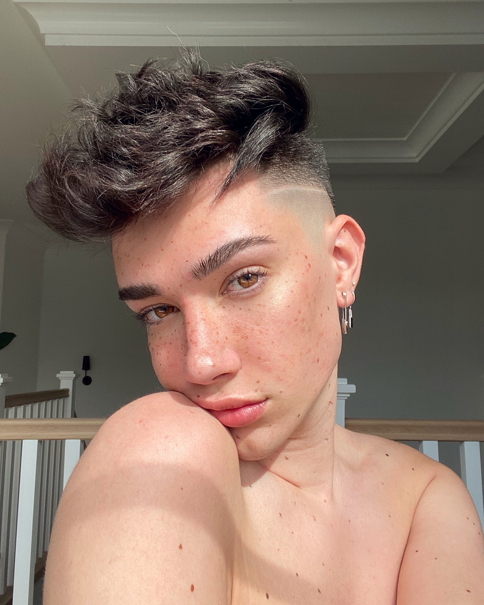 103,2 тыс. 2 339. a rare no makeup selfie. @jamescharles. 