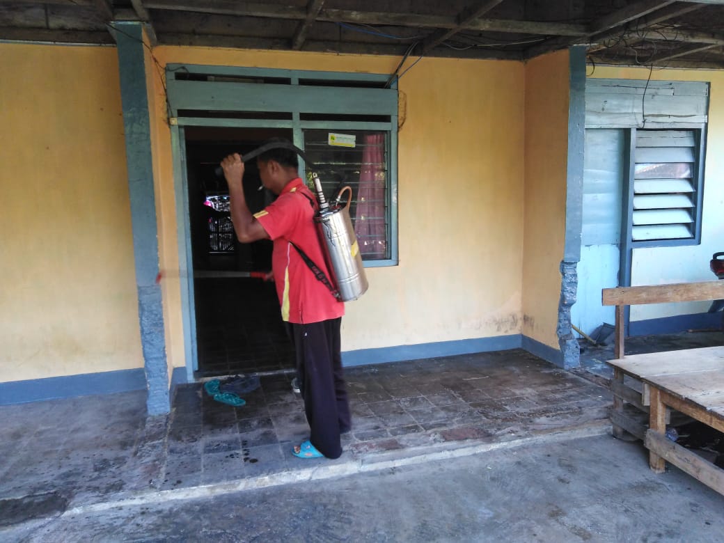 desakarangdoro's tweet photo. Kegiatan Penyemprotan Masal @desakarangdoro dalam pencegahan Virus Corona ( COVID-19 ),bersama Organisasi Pemuda REMBLONG,Babinsa,Babinkantibmas dan Masyarakat desa Karangdoro dan Semoga Semuanya dalam Perlindungan Allah SWT.
@desakarangdoro @AzwarAnas_A3 @kec_tegalsari @riobwi https://t.co/vNXnSf0PUF