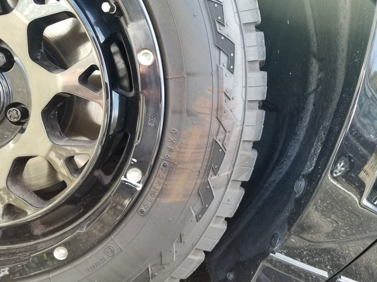 1030RAV4's tweet photo. 縁石でやらかした😱
ツラミ、悲しみ〜😭 https://t.co/jLLaHz1IQF