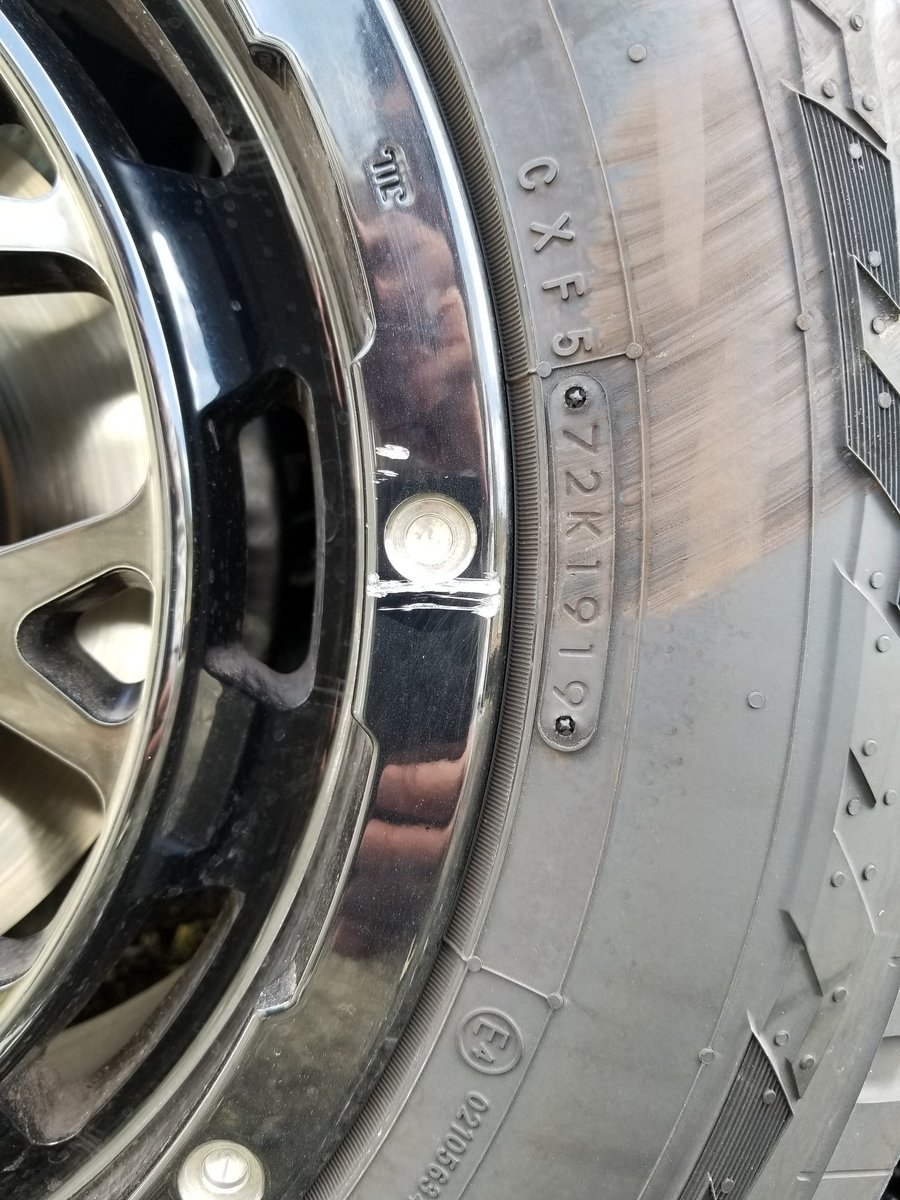 1030RAV4's tweet photo. 縁石でやらかした😱
ツラミ、悲しみ〜😭 https://t.co/jLLaHz1IQF