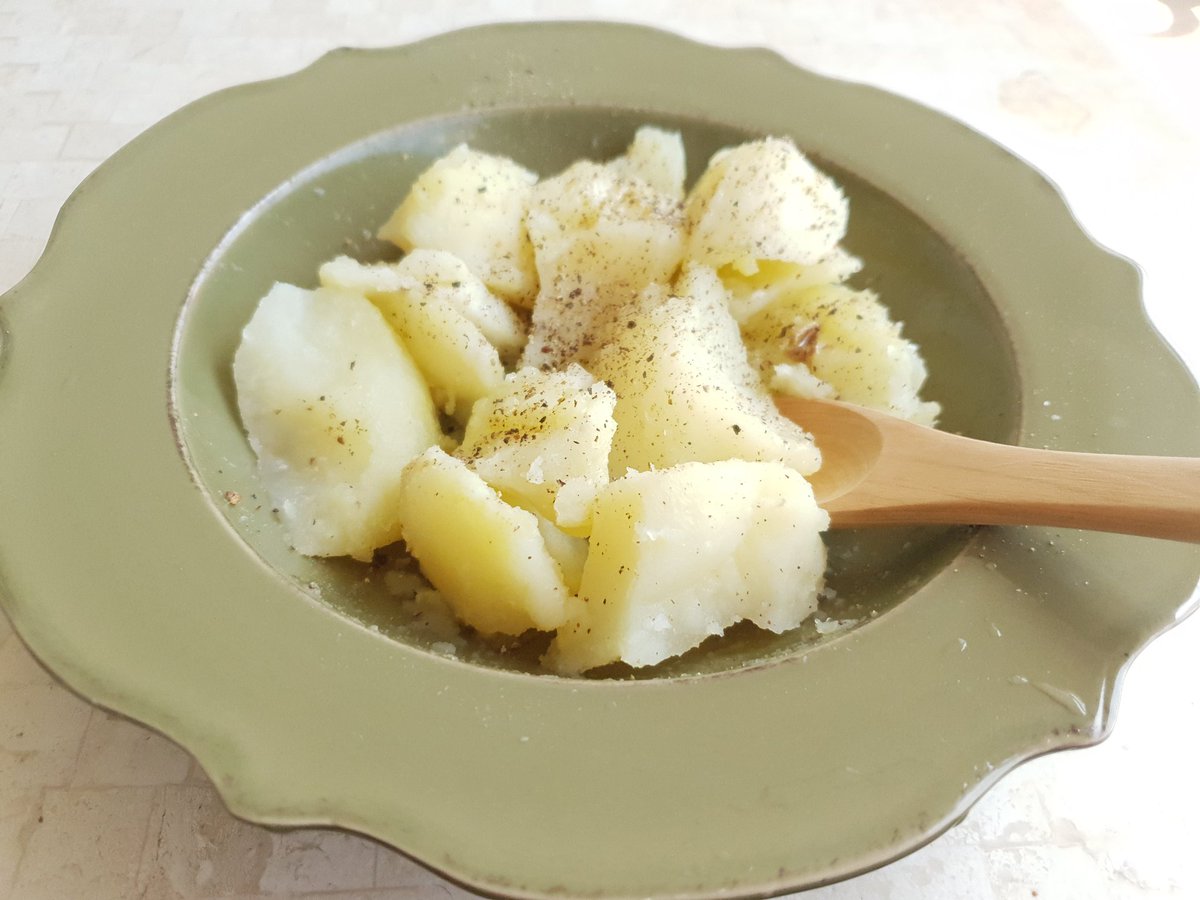 요즘 피드에 감자얘기가 너무 많아서 자꾸 감자 땡긴다. 나도 품절대란 강원 감자 설 익혀서 올리브유 소금 칙칙. 맛있다.  <a href="/moonsoonc/">당신은 귀한 사람(최문순의 정치 철학)</a>