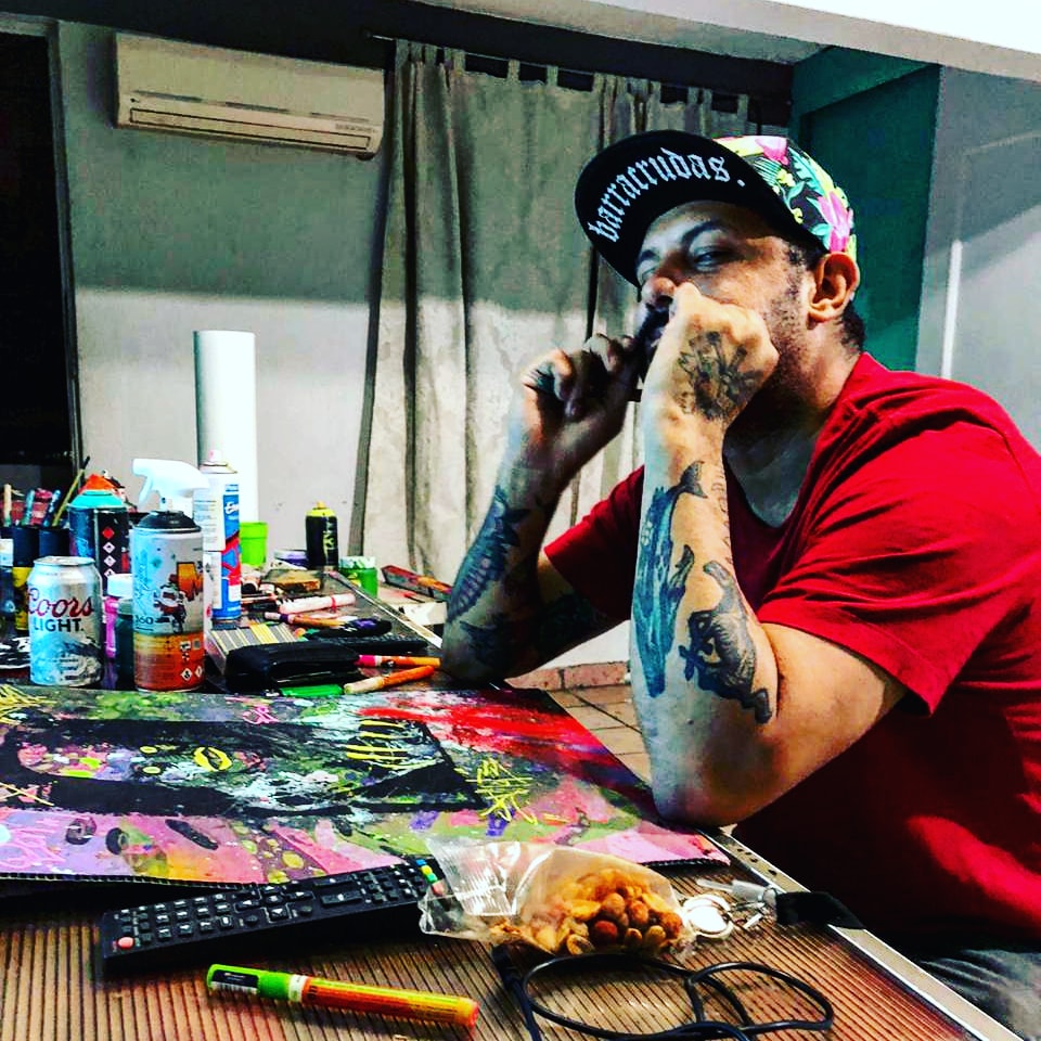 MannyInzunza37's tweet image. Pintando en casa #elmob #kbhcrew #art #covid_19 #artsessions #elmobshroom #artstudio