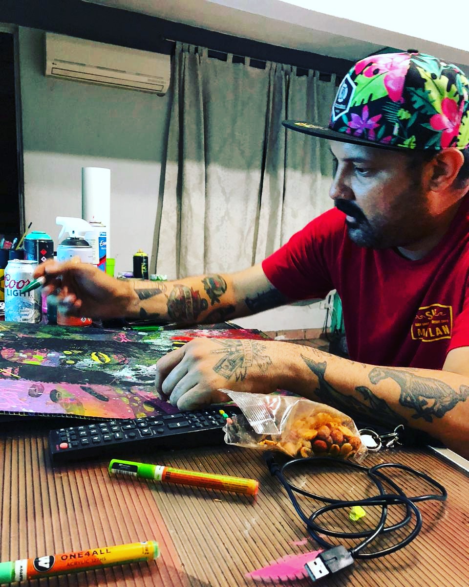 MannyInzunza37's tweet image. Pintando en casa #elmob #kbhcrew #art #covid_19 #artsessions #elmobshroom #artstudio