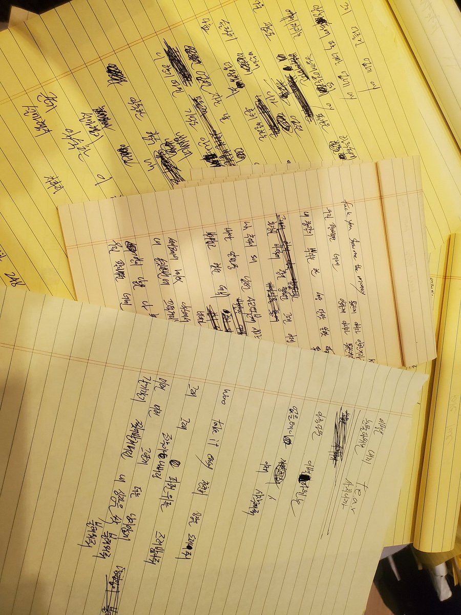 クムシラコネルミ ユンギの歌詞なんだって そうかなと思ったけどわかんなかった 翻訳し てくださる方が教えてくださった 文字の癖とか覚えてすぐわかるようになりたい 韓国語勉強しなさい 宝物にする ユンギの手の影 何でも良いからユンギに触れたい