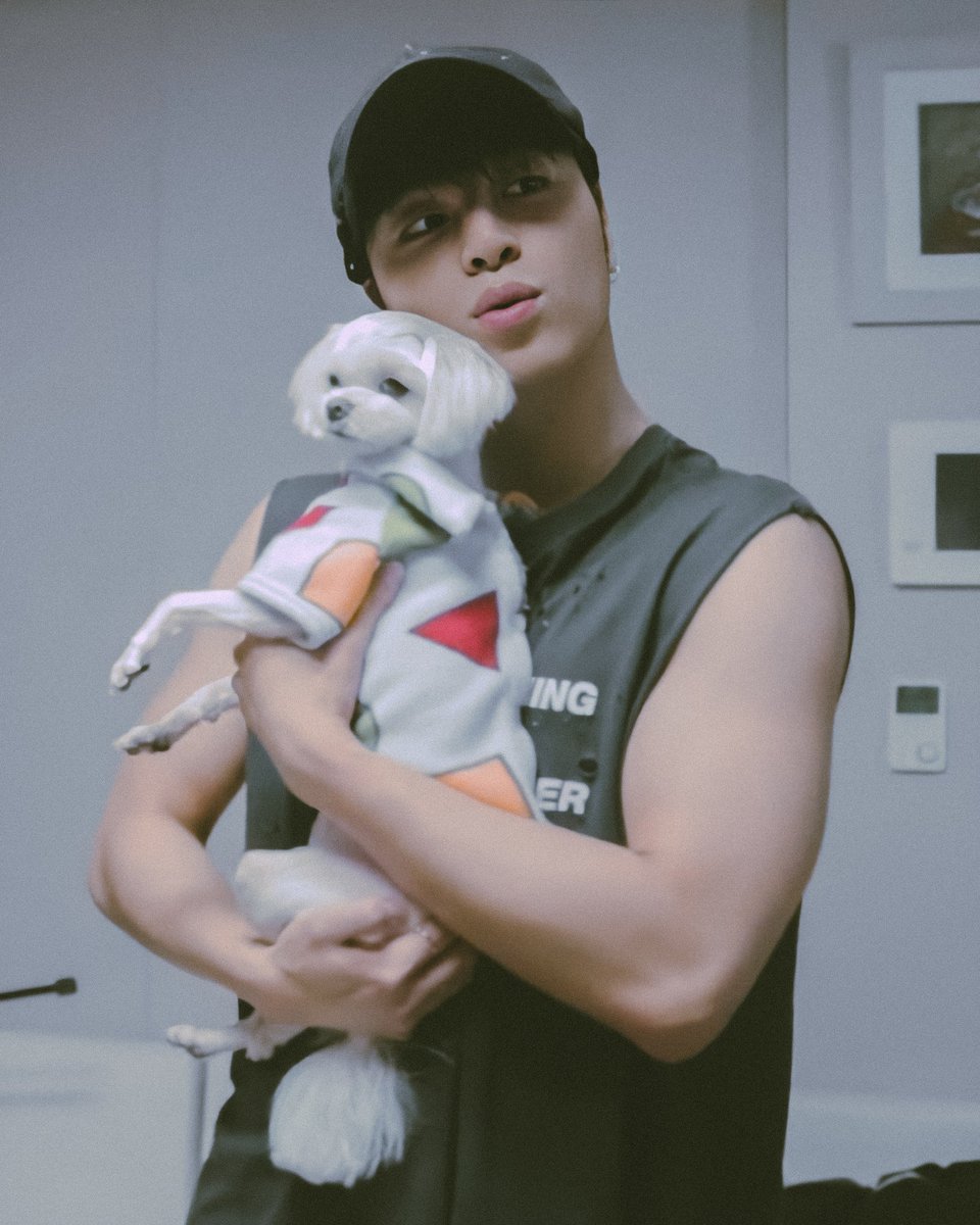 iKxN_isLOVE's tweet photo. Bbangdaeng be like: "I'm back, b!tches.. into his loving arms!" 😌😌😌
#iKON #아이콘 #iKONICS #HANBIN #BOBBY #JINHWAN #JUNHOE #YUNHYEONG #DONGHYUK #CHANWOO @YG_iKONIC #BeHappyHanbin #IncomparableHanbin #HANBINBEBACK #DIVEwithiKON #iKON_iDECIDE https://t.co/HIXCR9j2fm