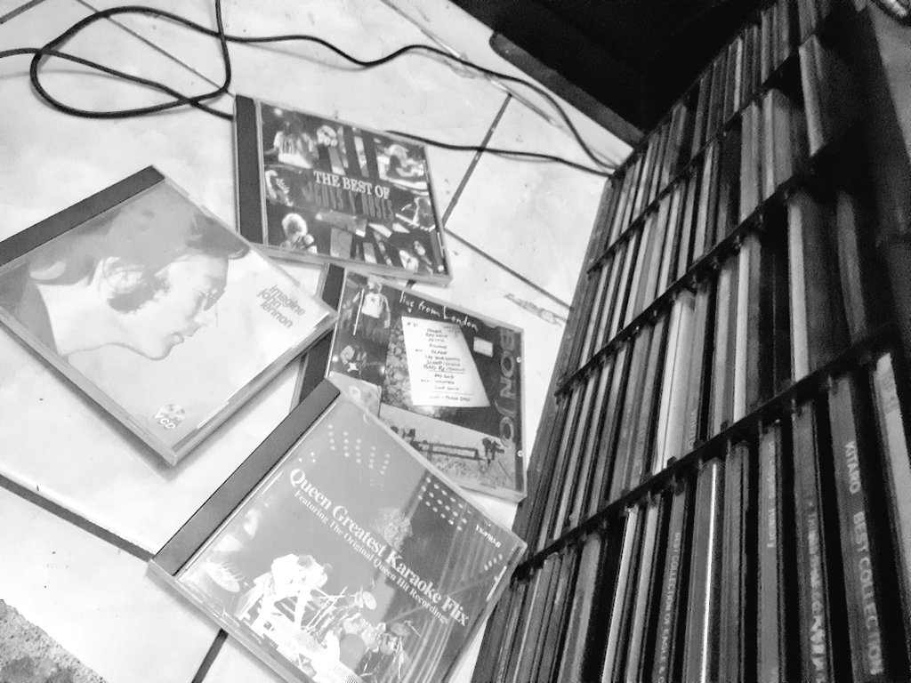 Arislfr1's tweet photo. Dan pada akbirnya playlist pun dikeluarkan #dirumahaja #ewepaksa #gabutngaloco #coliwe https://t.co/jaE37nwAvk
