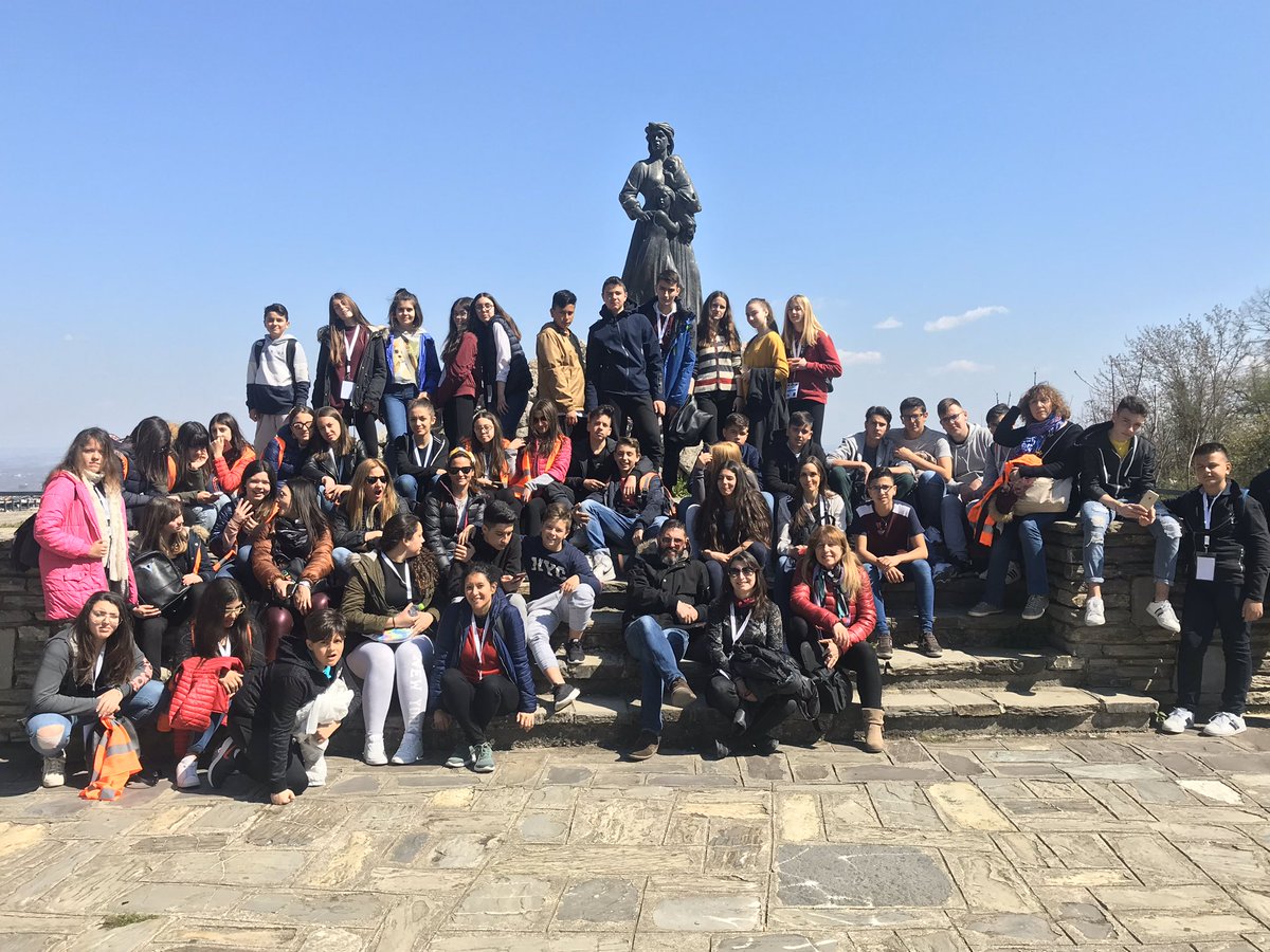 We_are_European's tweet photo. Wonderful memories from our #ErasmusPlus project 1️⃣ year ago! 
🇪🇺 💙 🇬🇷 🇮🇹🇪🇸
#StayHome #KeepSafe @sepiegob @eTwinningEurope @eTwinning_es @EuropeDirectCor 
From the Castles to White Tower - Cultural Tour in Thessaloniki - 3rd Gy... https://t.co/ebyAqIkHnj vía @YouTube https://t.co/4hbUNMA4So