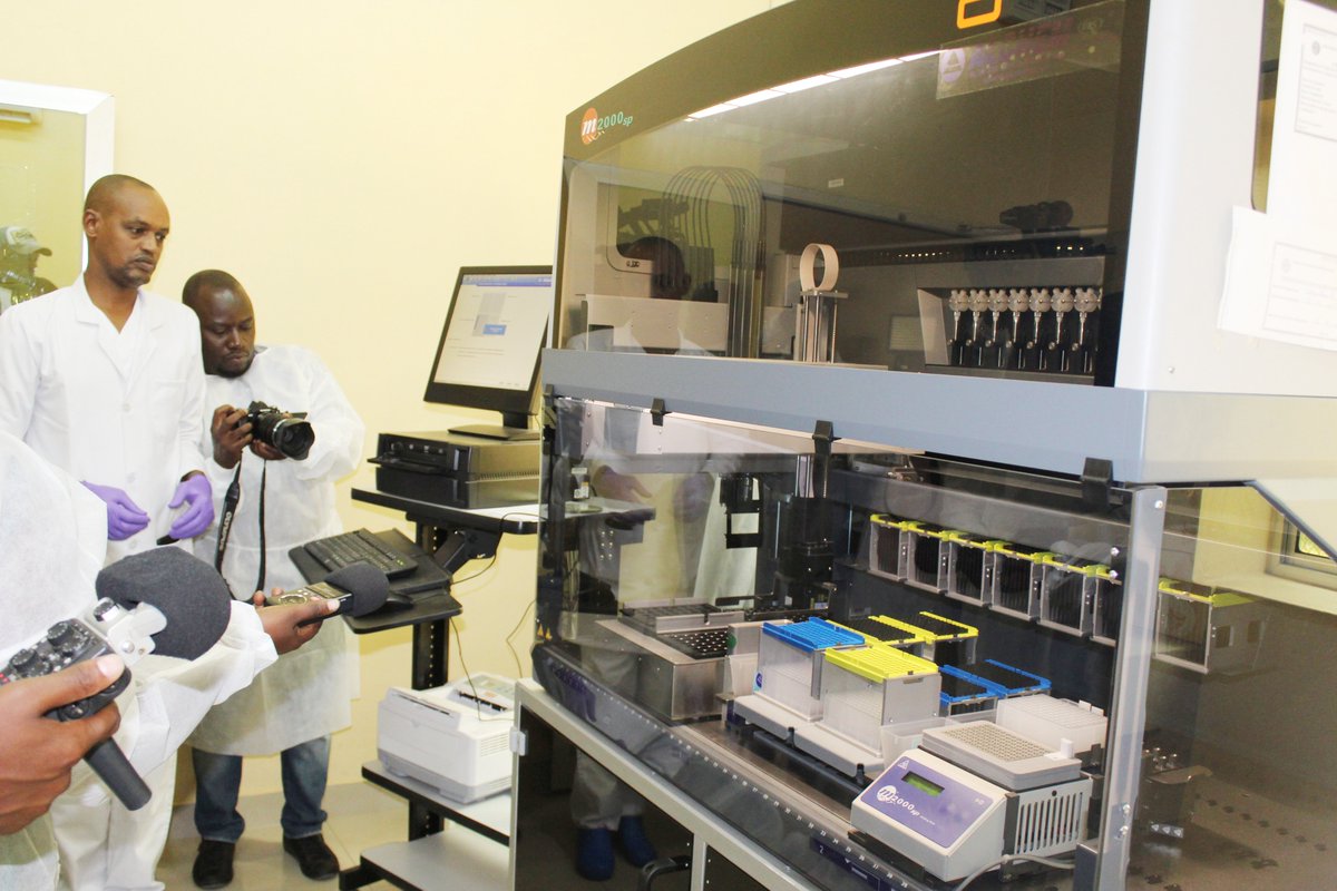  Le laboratoire de référence de l' @insp_burundi dispose de 6 appareils PCR pour diagnostiquer par jour 300 cas suspects de  #COVIDー19  @dr_thaddee a indiqué que l’hôpital Prince Louis Rwagasore dispose de 20 lits avec appareils d'assistance respiratoire  #Burundi