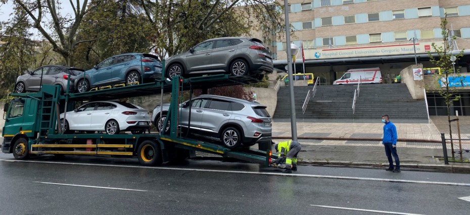 .<a href="/HyundaiEsp/">Hyundai España</a> ha puesto su granito de arena bajo el hashtag #YoCedoMiCoche. Estos días ha puesto a disposición del personal hospitalario de #Madrid sus flota de coches. Otras marcas se han sumado a este tipo de iniciativas. 
#QuédateEnCasa #CCúbicos225 <a href="/puntalproduc/">puntalproductions</a> <a href="/DeSdelarocha/">Santiago de la Rocha</a>