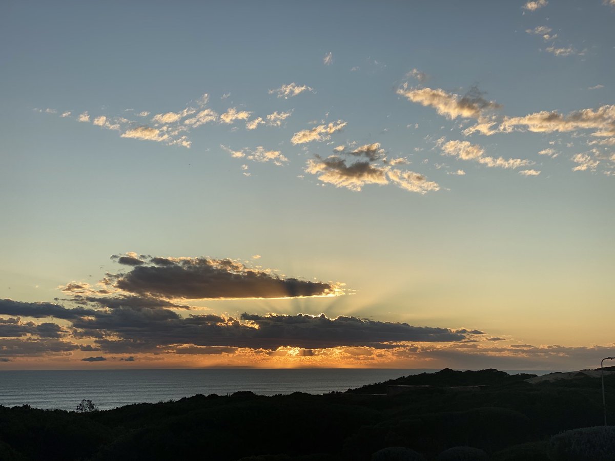 osprey2015's tweet image. St Andrews Beach sunset. WOW! ⁦@MornPenShire⁩ ⁦@StAndrewsBeach⁩ #beautifulbeaches #sunsets