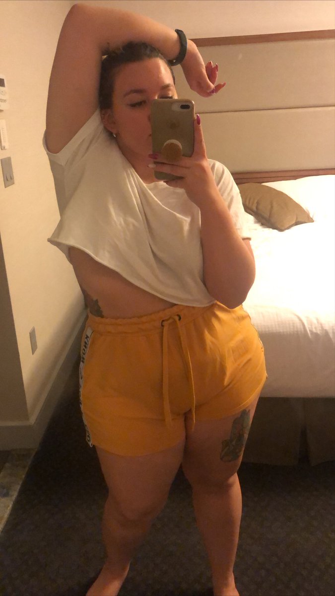 Carôlinda ✨ tweet media