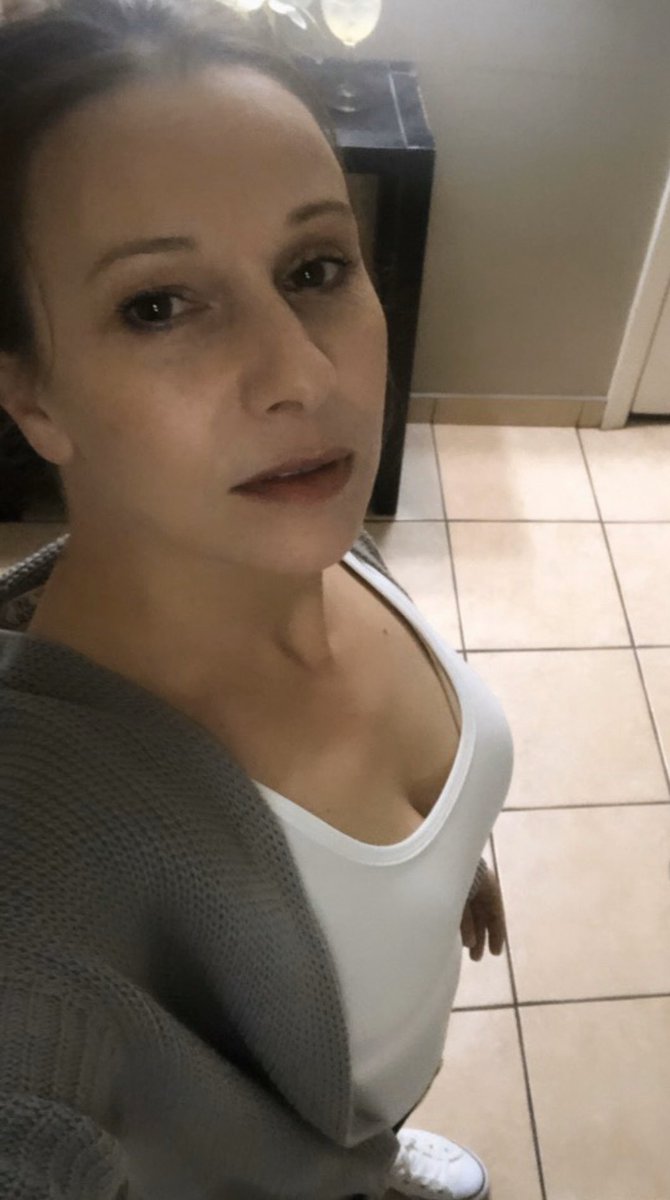 Jayseeon's tweet photo. Im at a loss rn my mom has been missing for the past few days with no phone. Last location 200 East Blvd Charolette NC. She’s driving a Maroon Pontiac G5 with yellow NY plates. If anyone has any information please contact me. I’m asking for anyone that reads this to please RT https://t.co/U75X6tJWnk