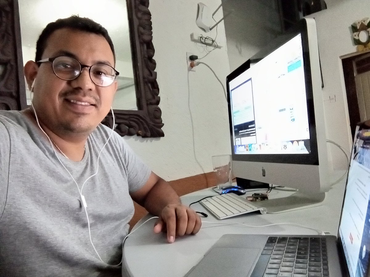 juliopopoca1's tweet photo. Dos días capacitando a los jóvenes de @Rotary  #Rotarac #NadaNosDetiene #EnCuarentena #QuedateEnLaCasa #Cuernavaca #Guerrero #Puebla #LiderSocial #emprendimientosocial #RedesSociales https://t.co/P9p9dJdPGv