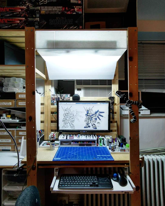 The usual desk lamp never really worked for me, so I destined a built a light fixture of my own. The indirect light allows for an evenly lit and very pleasant workspace. 