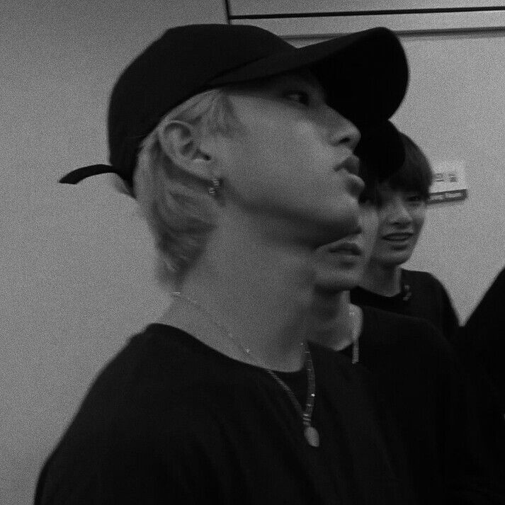 sungiekoo's tweet photo. //A skz hyunsung au//
Where Hwang Hyunjin is part of an idol group called danceracha and Han Jisung has a fan account dedicated to him. One day, Hyunjin just couldn't take it and dmed the fan account. What will the public think of them and+ https://t.co/4XQVOJUTSI