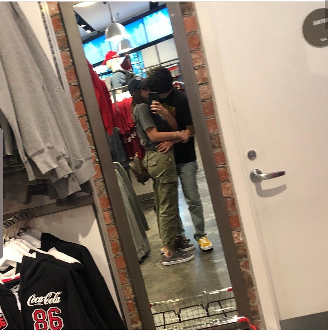 maisa's tweet photo. Orlando, 2018😩 sdds dessa viagem c ele https://t.co/sFEojJw9YK